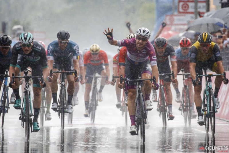 Viviani stage 17 Giro 2018 - Cor Vos