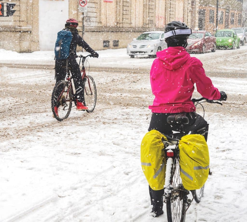 Faire du vélo en hiver – aucun problème avec le bon rouleau d