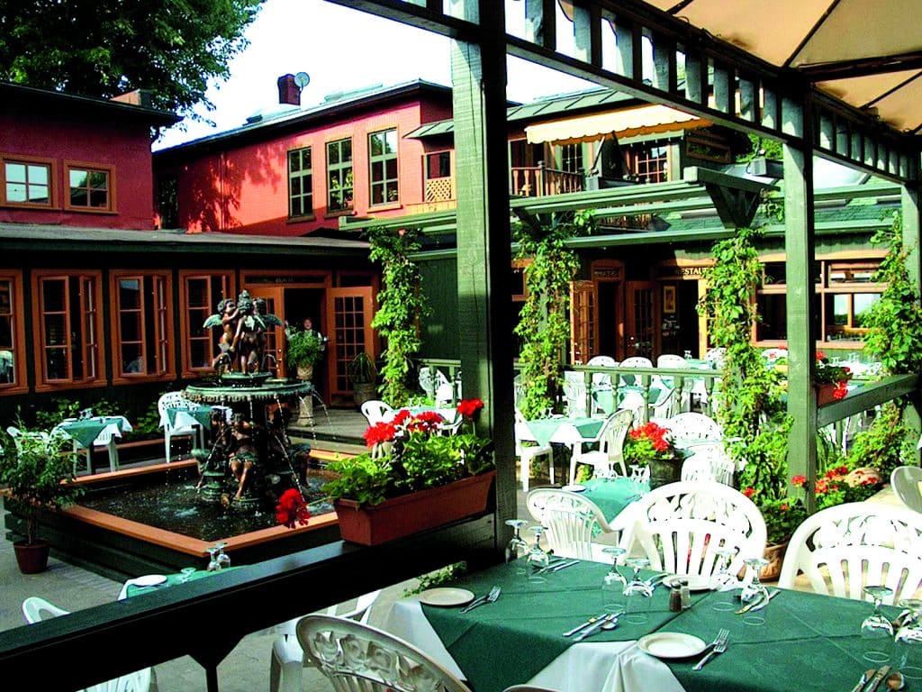 Restaurant-Auberge_MenusPlaisirs_02-LAVAL