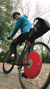 Martine Bertrand et sa roue Copenhagen