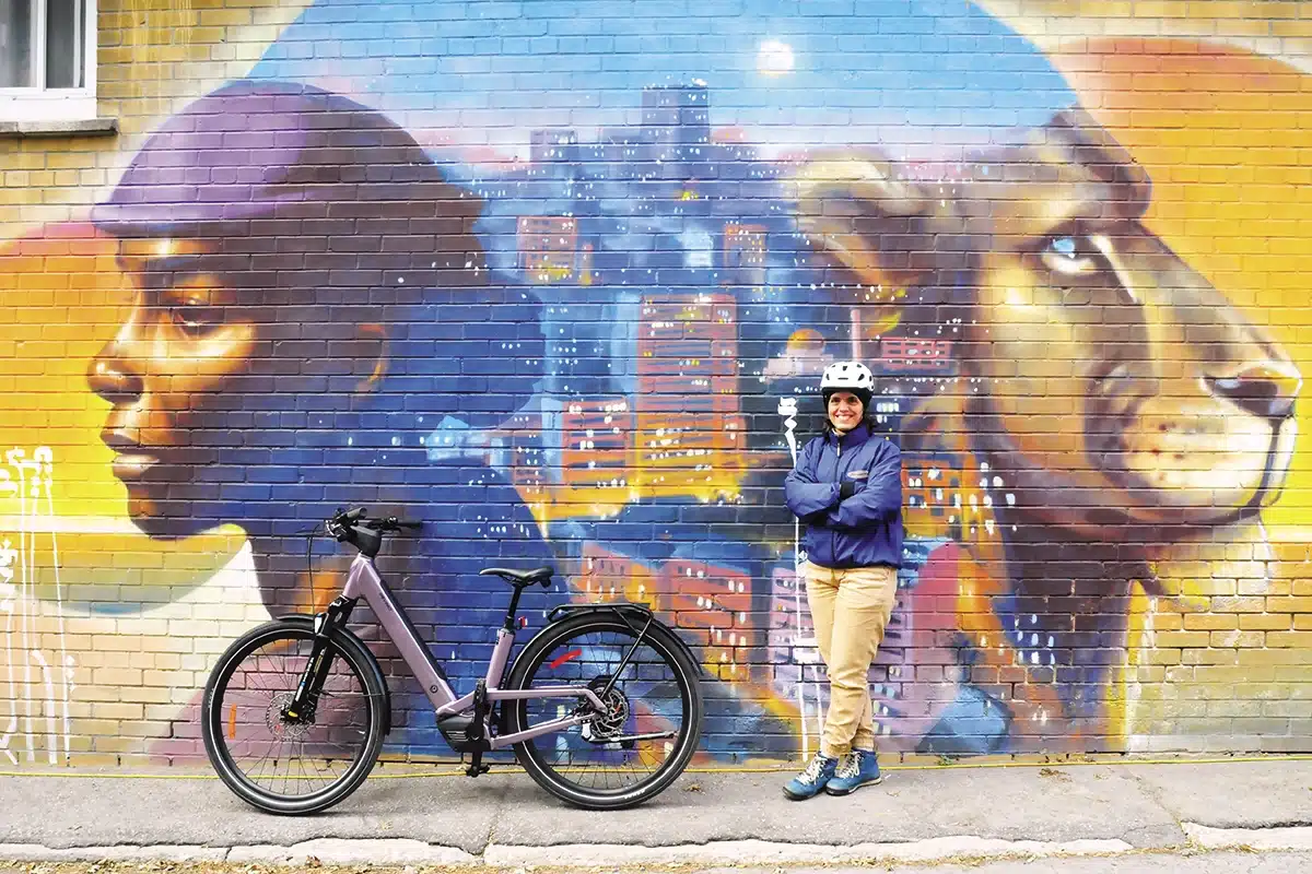 Kim Lalanne essaye un vélo à assistance électrique