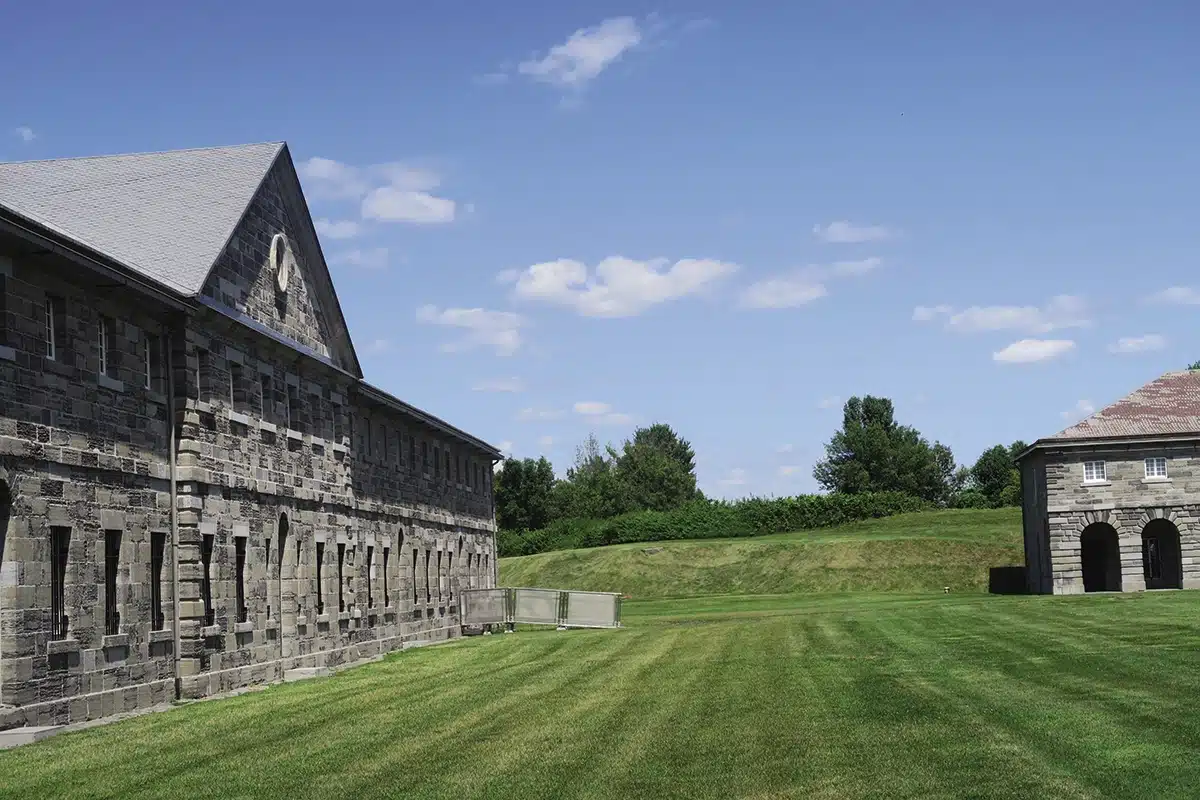 La visite du fort Lennox permet de découvrir le quotidien de la garnison qui s’y est installée.