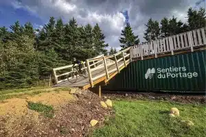 La piste Marée montante mène à un conteneur qui sert de rampe de lancement.