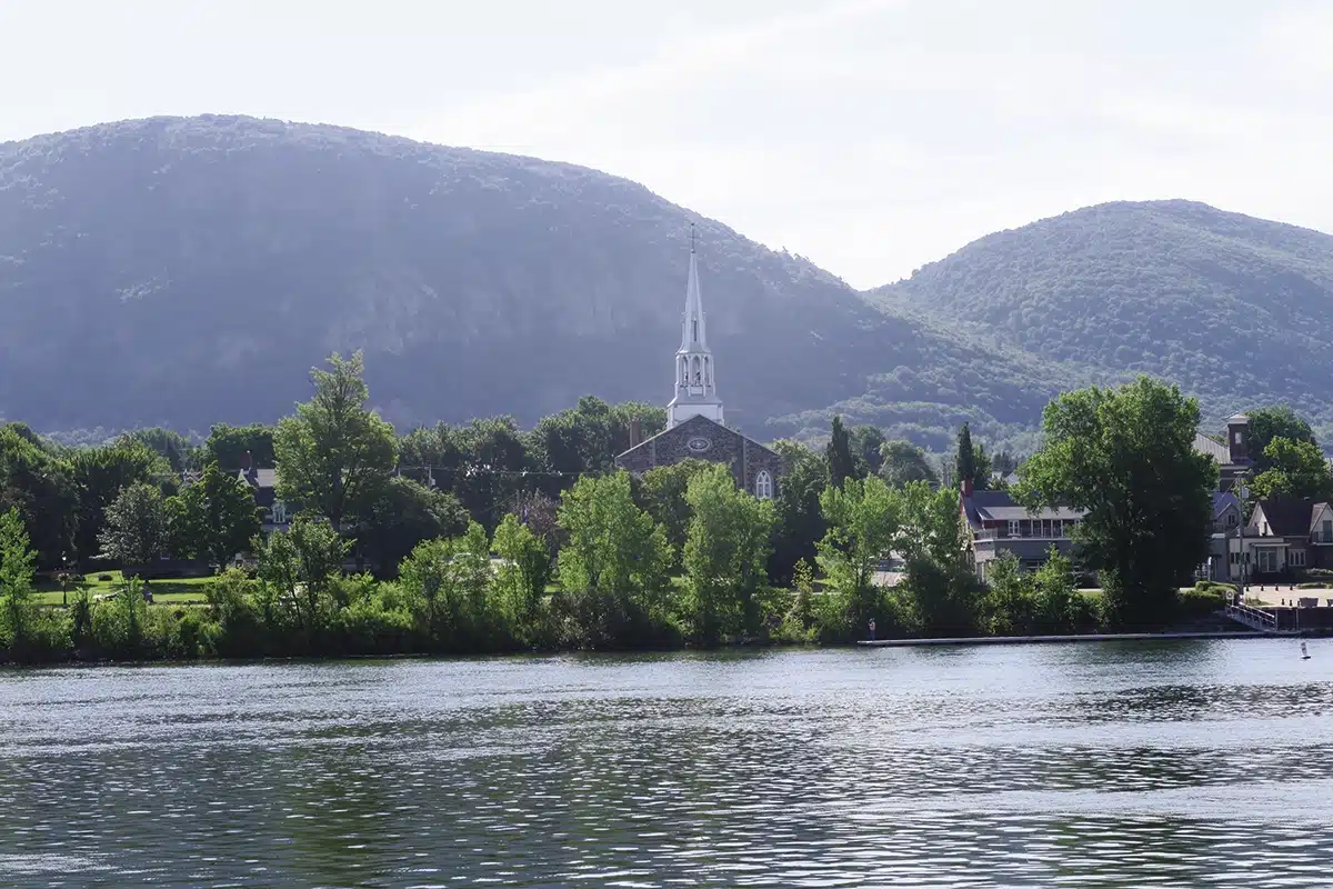 Les parcours dans la vallée du Richelieu traversent plusieurs villages offrant histoire, plaisirs gourmands et nautisme.